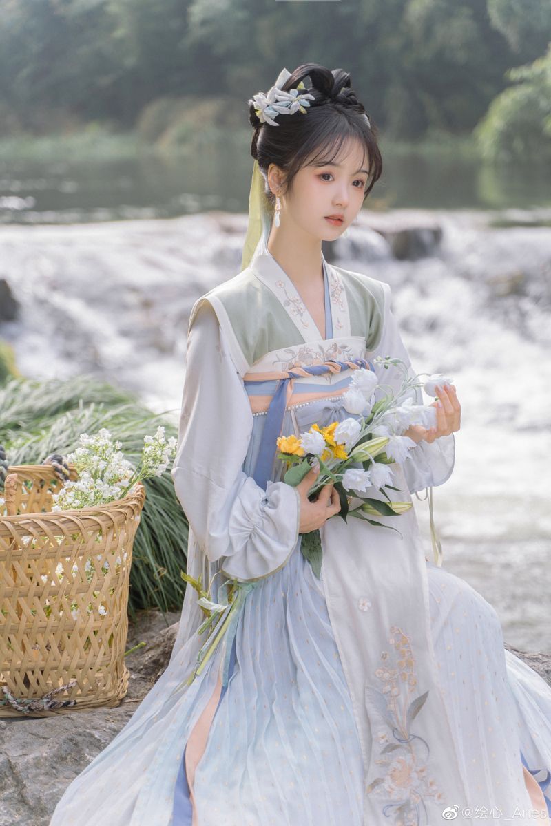 The Enigma of White Martial Arts Hanfu:Exploring the Essence of Traditional Chinese Martial Culture The Enigma of White Martial Arts Hanfu:Exploring the Essence of Traditional Chinese Martial Culture