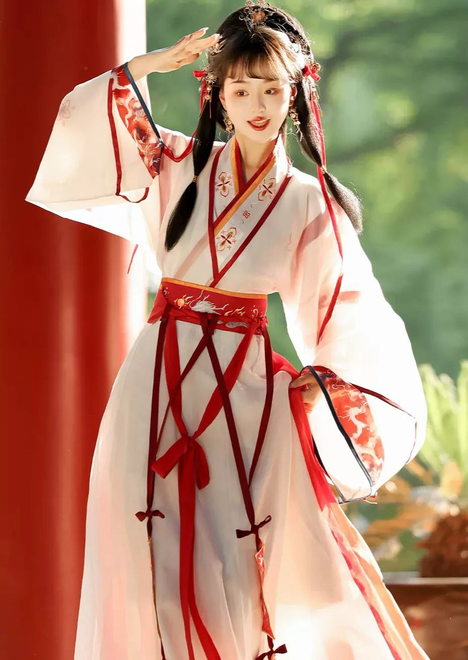 Poetic Splendor and the Revival of Hanfu:A Cultural Celebration in the Poetry Festival Poetic Splendor and the Revival of Hanfu:A Cultural Celebration in the Poetry Festival