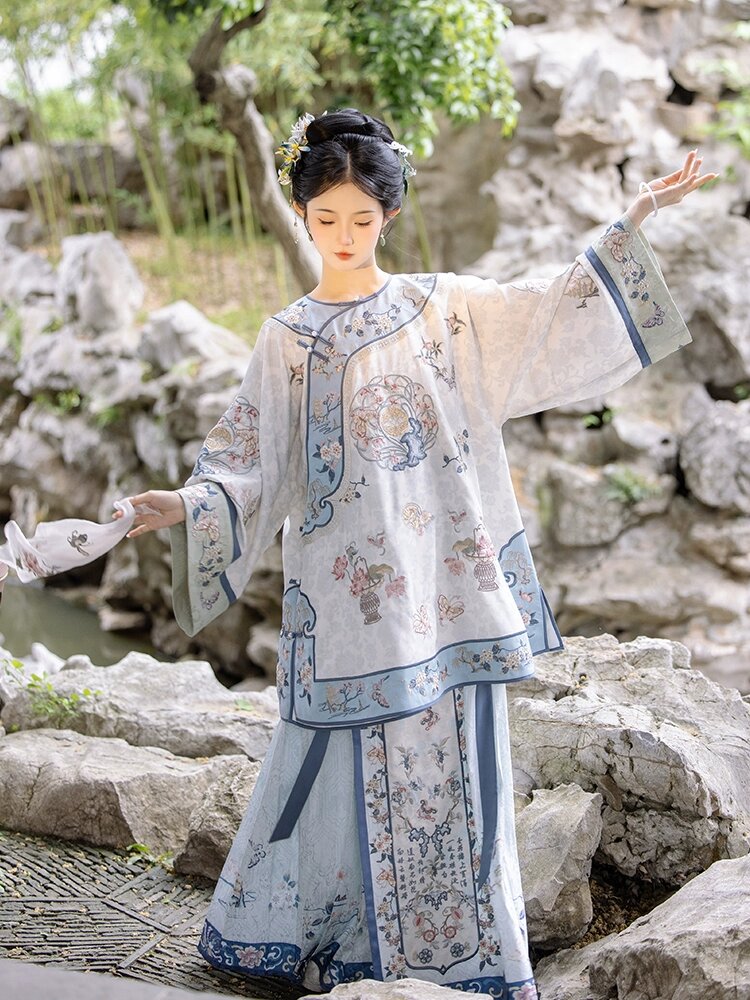 The First Encounter with a Qiyi Original Han Qiao-Waisted Costume The First Encounter with a Qiyi Original Han Qiao-Waisted Costume