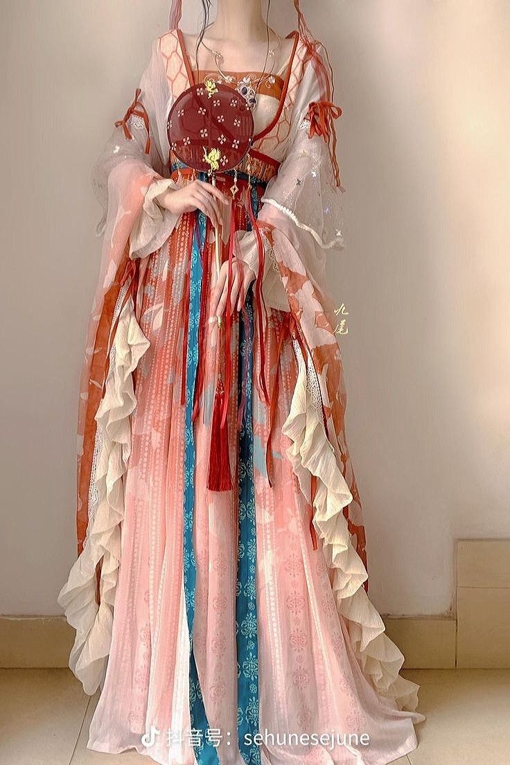 Embracing the Elegance of Qipao:A Journey Through My Closet Embracing the Elegance of Qipao:A Journey Through My Closet