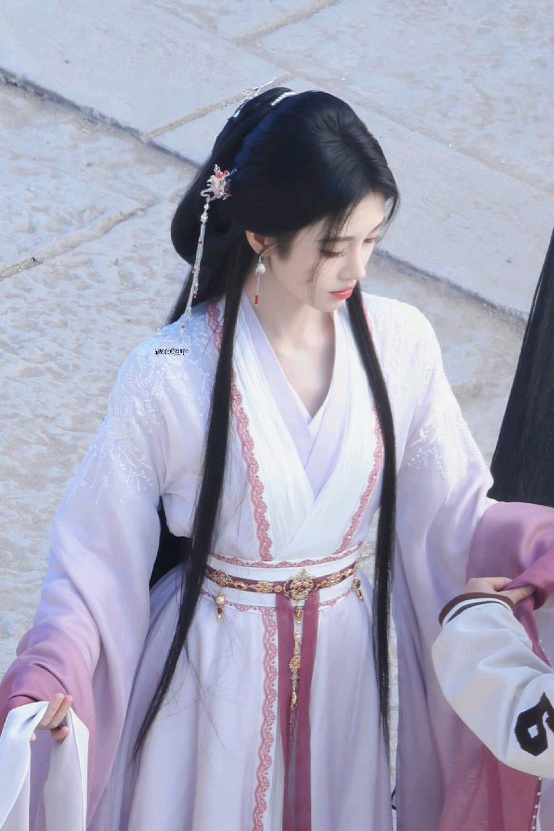 Embracing the Summer in Hanfu:The Journey of a Plus-Size Sister Embracing the Summer in Hanfu:The Journey of a Plus-Size Sister