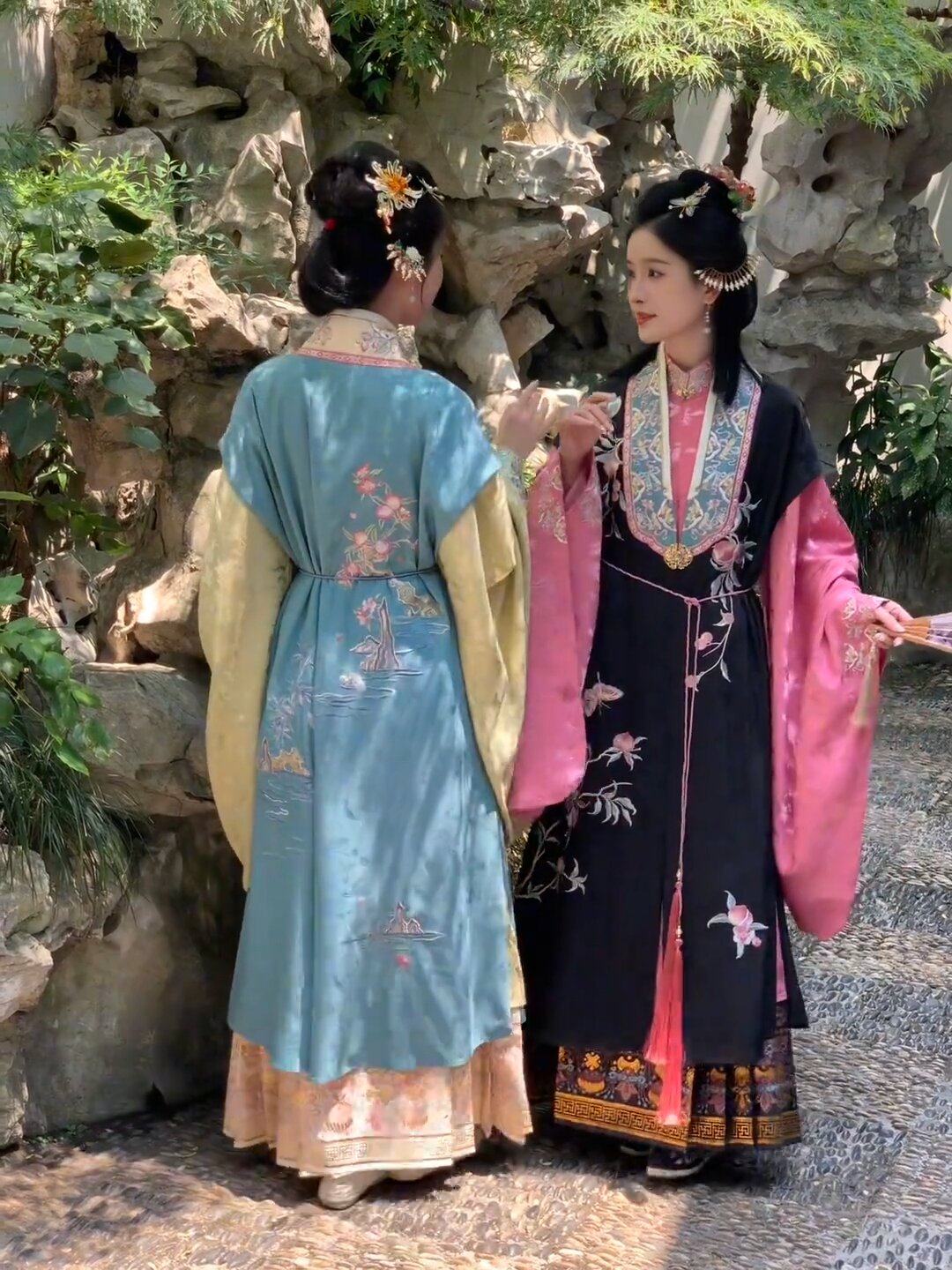 Elegant Hanfu Headdress Styles for Girls:Embracing Traditional Beauty Elegant Hanfu Headdress Styles for Girls:Embracing Traditional Beauty