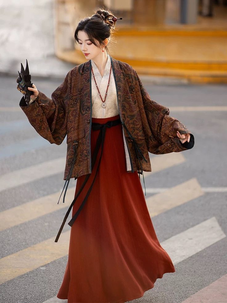 The Evolution of Long Cheongsam with Extended Length:A Closer Look into the Traditional Beauty The Evolution of Long Cheongsam with Extended Length:A Closer Look into the Traditional Beauty