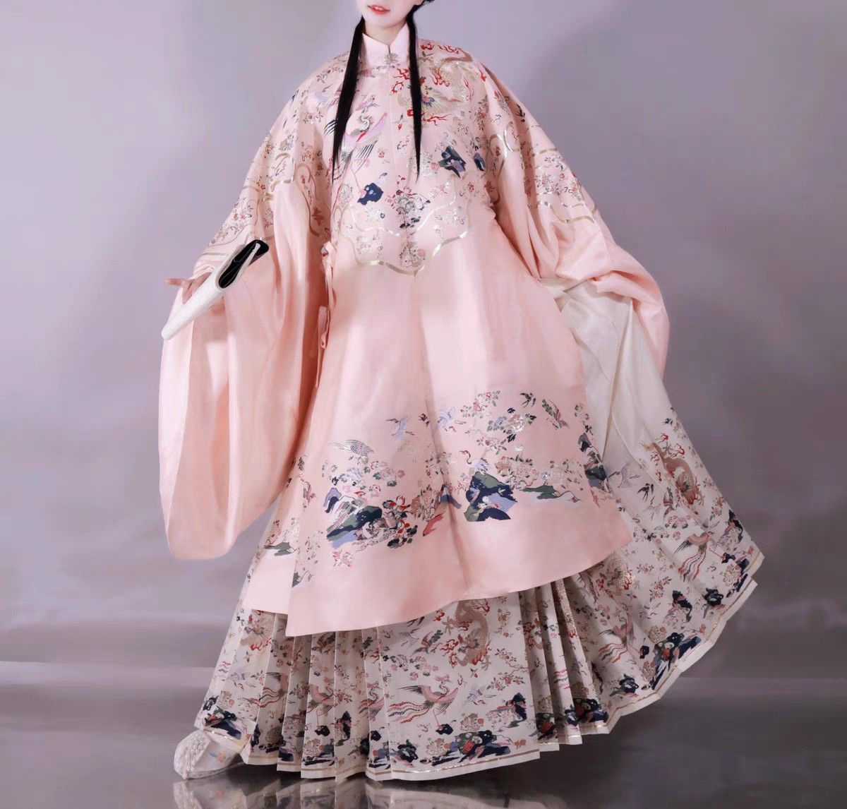 The Allure of Traditional Chinese Cheongsam:Silk and the Republic Era Revival The Allure of Traditional Chinese Cheongsam:Silk and the Republic Era Revival