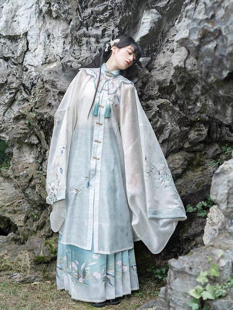 Embroidery-Adorned Cheongsam Women:A Blend of Tradition and Modernity Embroidery-Adorned Cheongsam Women:A Blend of Tradition and Modernity