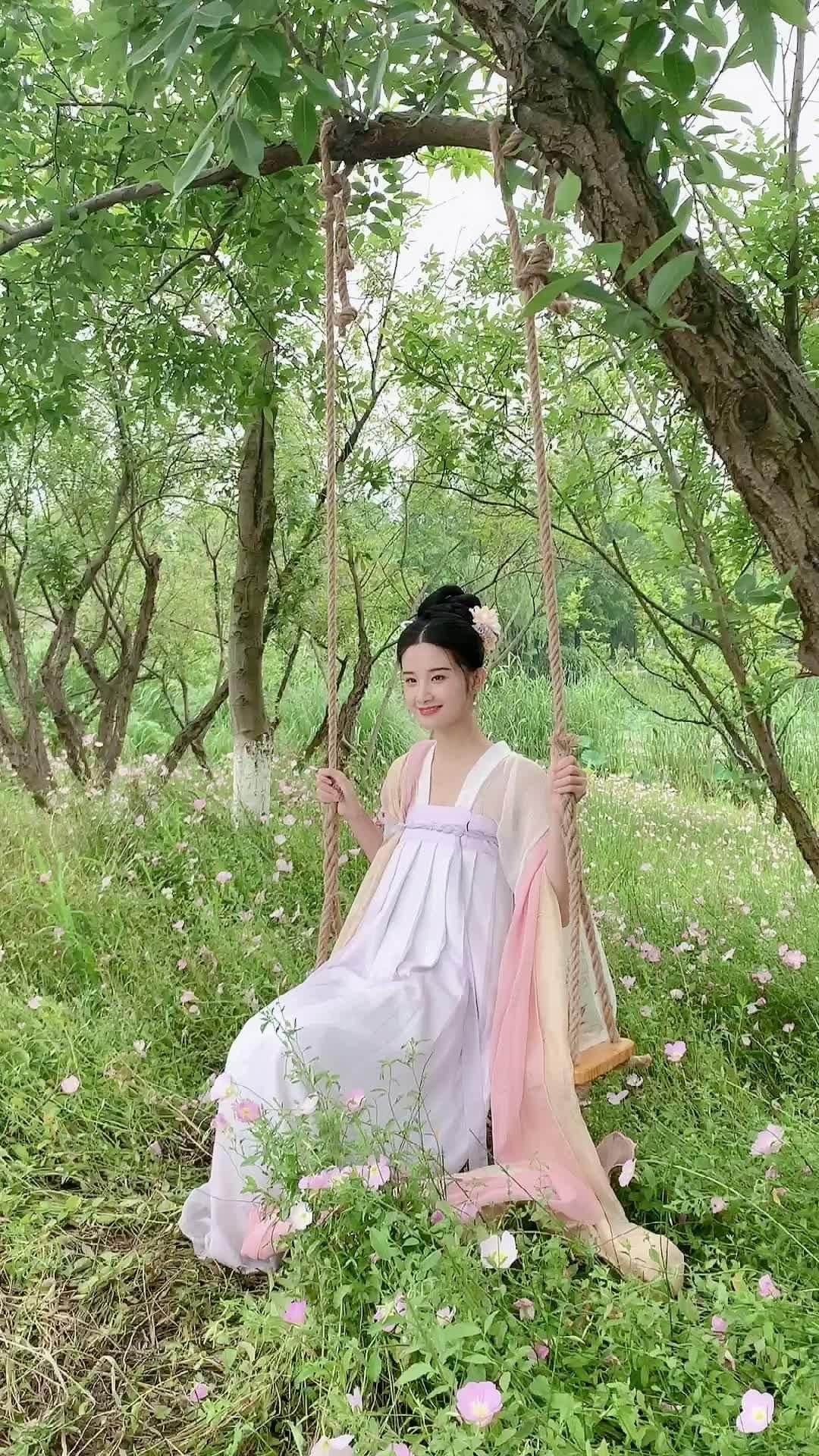 The Allure of Simple Ancient Costume:The Uncomplicated Elegance of Ancient Chinese Clothing The Allure of Simple Ancient Costume:The Uncomplicated Elegance of Ancient Chinese Clothing
