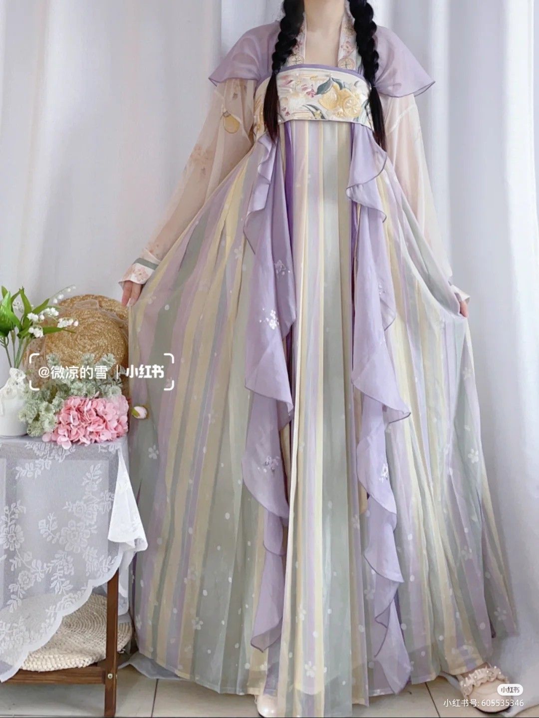 The Dominating Allure of a Blackened Hanfu Ensemble The Dominating Allure of a Blackened Hanfu Ensemble