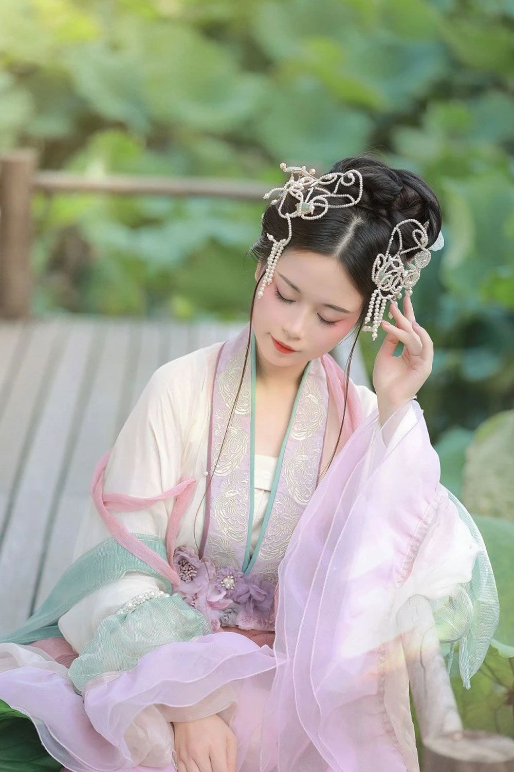 Summer Elegance:How to Achieve a Fairy-like Look with Slimming Effects in Hanfu for Women Summer Elegance:How to Achieve a Fairy-like Look with Slimming Effects in Hanfu for Women