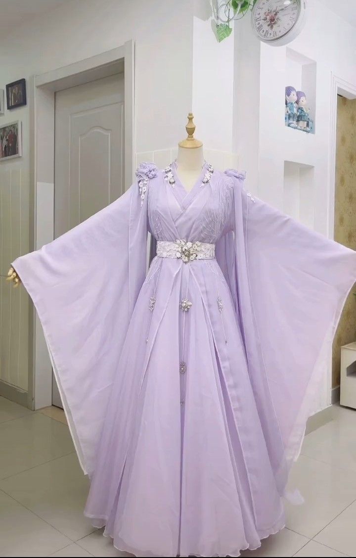Starry Hanfu:Exploring the Universe of Ancient Chinese Fashion for Second-Grade Students Starry Hanfu:Exploring the Universe of Ancient Chinese Fashion for Second-Grade Students