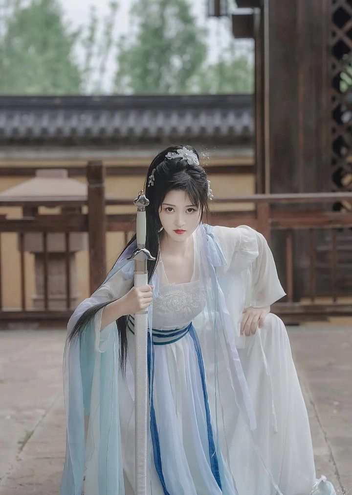 Neo-Classical Elegance:The Butterfly-Inspired Ma-Mian Skirt of Modern Chinese Fashion Neo-Classical Elegance:The Butterfly-Inspired Ma-Mian Skirt of Modern Chinese Fashion