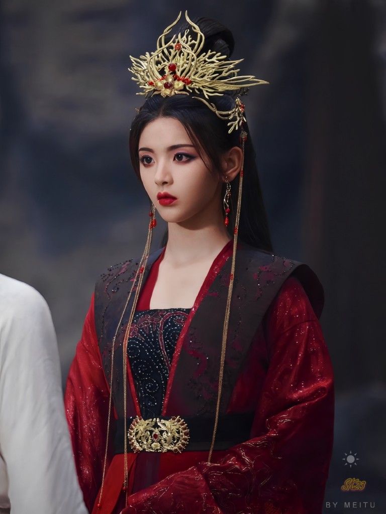 Embracing the Elegance of Black Shoes with a Cheongsam:A Fashionable Fusion Embracing the Elegance of Black Shoes with a Cheongsam:A Fashionable Fusion