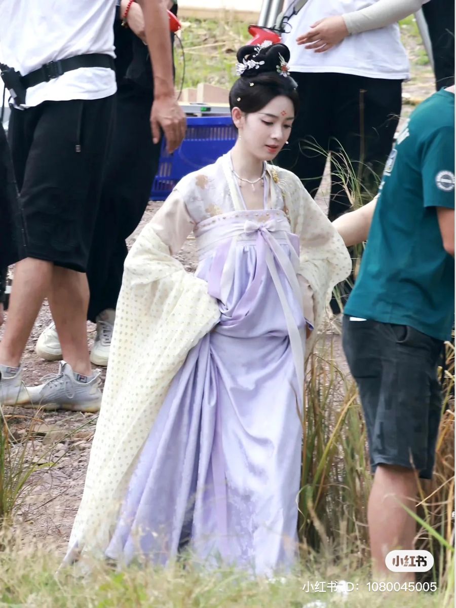 Ethereal Beauty in Ancient Attire:The Dominant Presence of the Hanfu Women Ethereal Beauty in Ancient Attire:The Dominant Presence of the Hanfu Women