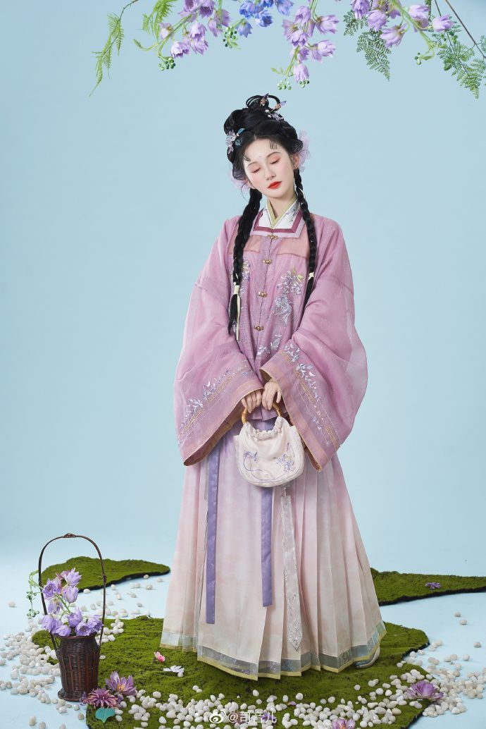 The Cultural Significance of a Tang Suit for an 80-Year-Old The Cultural Significance of a Tang Suit for an 80-Year-Old