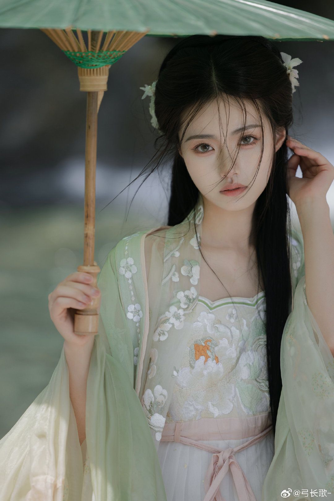 Red Mini-Size Cheongsam:Embracing the Elegance of a Tiny Frame