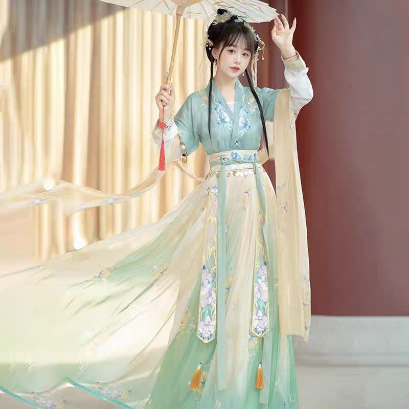 Children in Hanfu Fashion:The Enchanting Wide Sleeve and Flowing Fairy Skirt Children in Hanfu Fashion:The Enchanting Wide Sleeve and Flowing Fairy Skirt