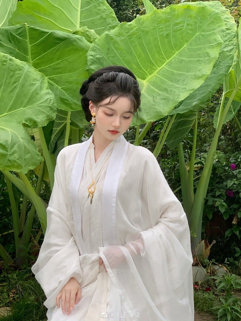 The Evolution of Hanfu Fashion:Post-Period Lengthening Trends The Evolution of Hanfu Fashion:Post-Period Lengthening Trends