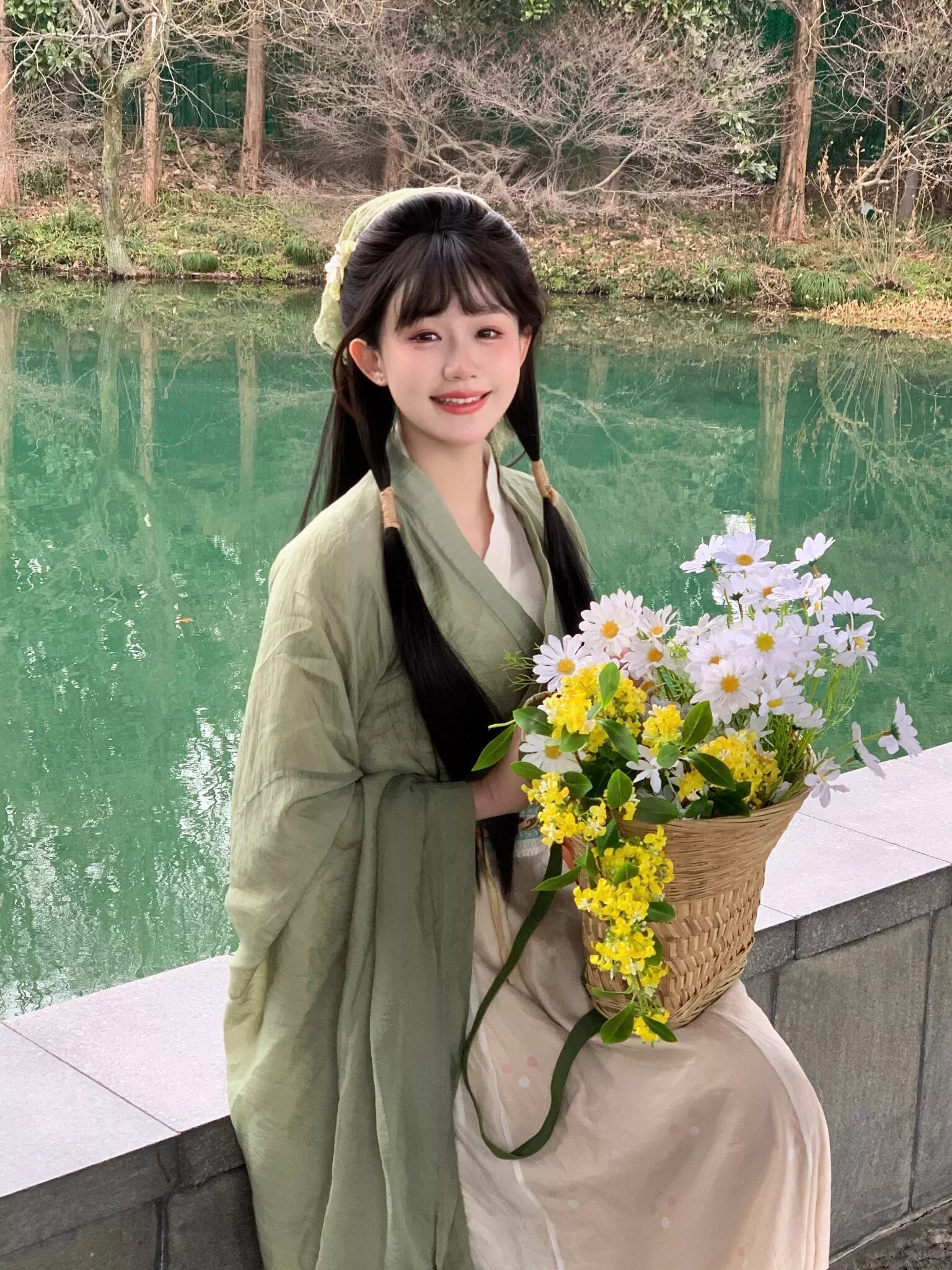 The Journey of a 12-Year-Old into the World of Hanfu Chinese Traditional Clothing) The Journey of a 12-Year-Old into the World of Hanfu Chinese Traditional Clothing)