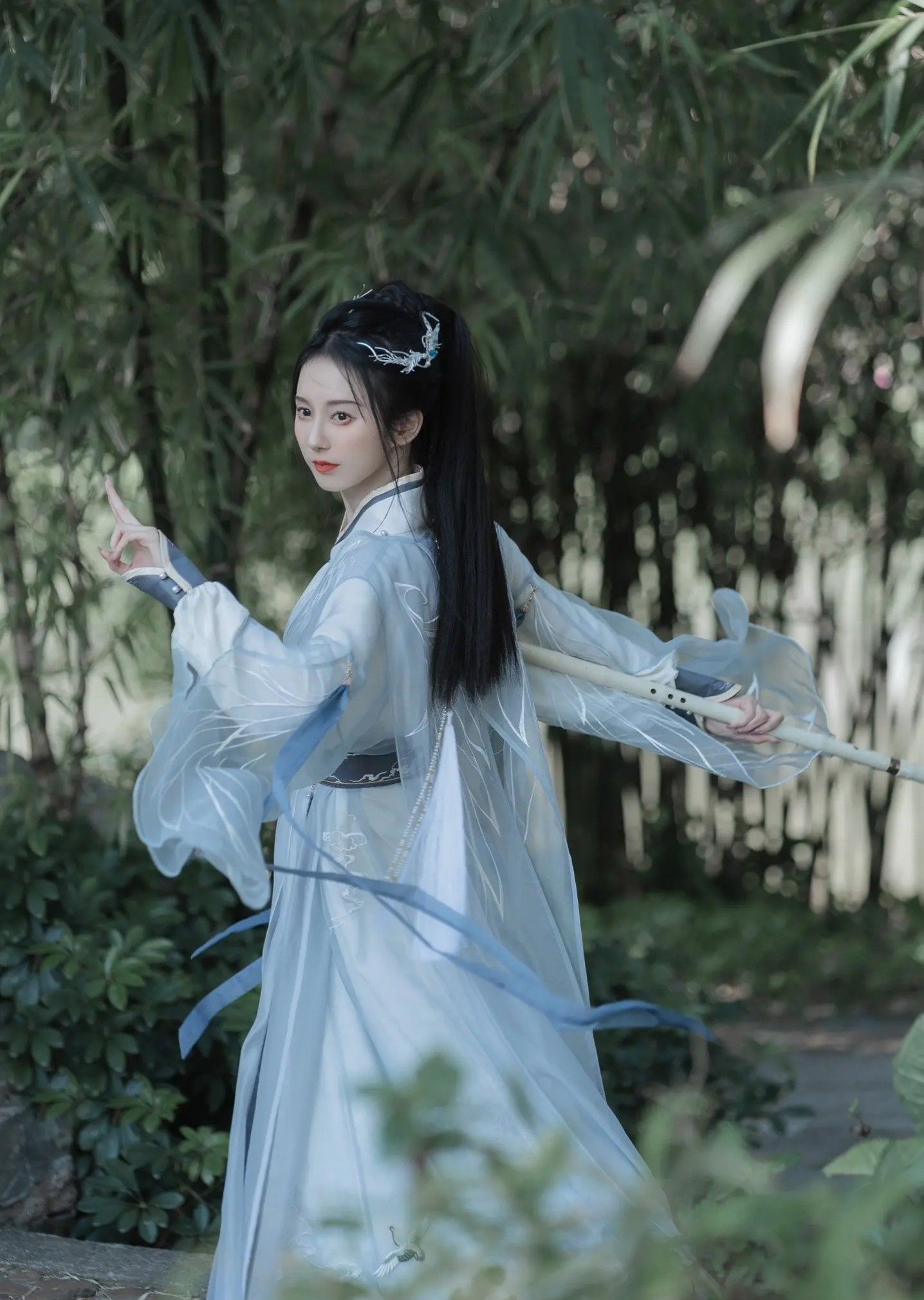 The Revival of Hanfu:Young Female Students Embracing Traditional Chinese古装 The Revival of Hanfu:Young Female Students Embracing Traditional Chinese古装