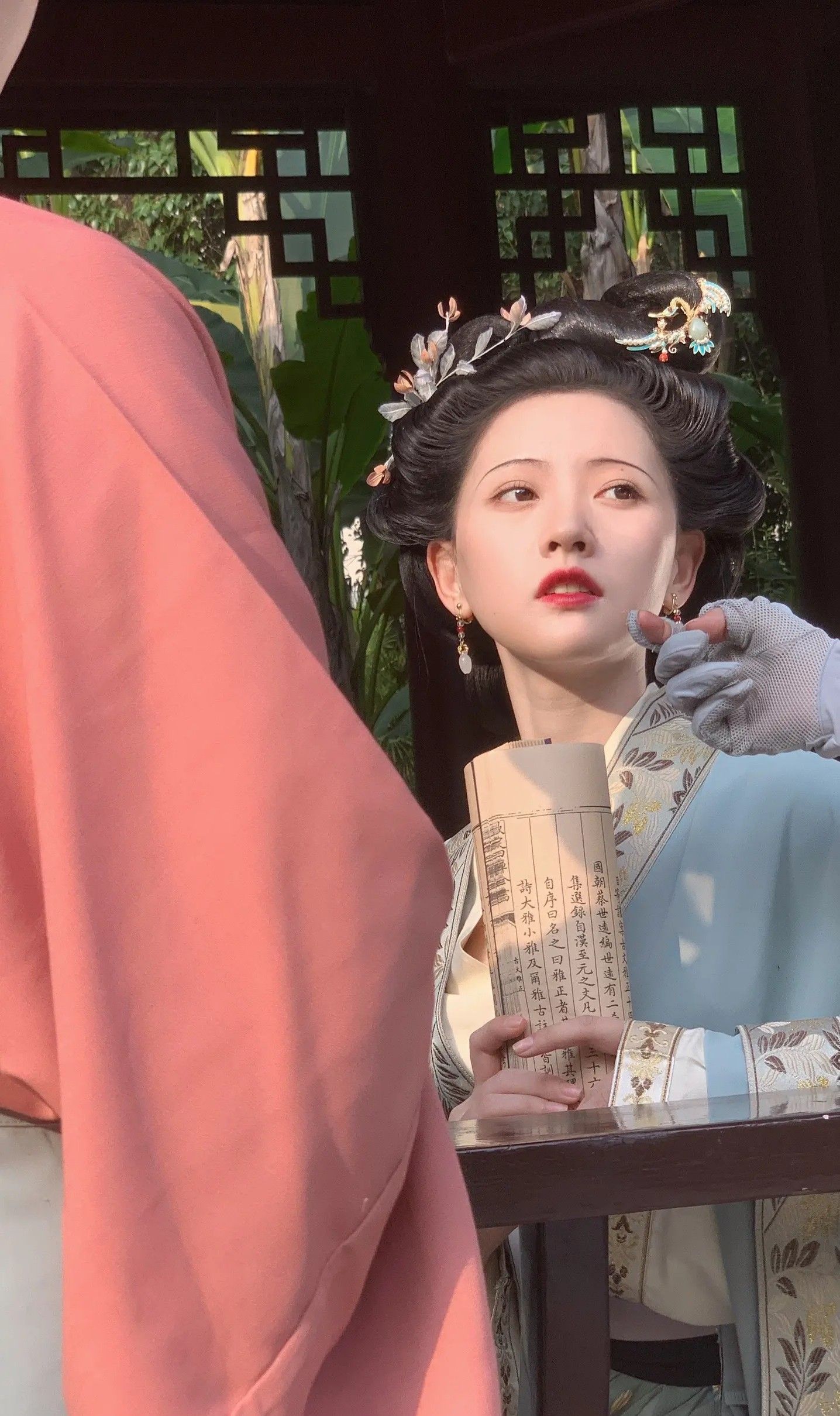 A Student in a Cloud-like Immersion:The Enchanting World of Hanfu and Ancient Chinese Style A Student in a Cloud-like Immersion:The Enchanting World of Hanfu and Ancient Chinese Style