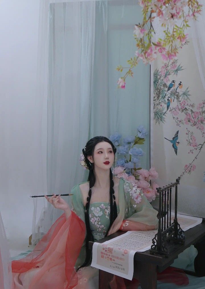 The Enigma of the Ice-Cool Cheongsam:The Allure of a Traditional Qipao in Modern Times The Enigma of the Ice-Cool Cheongsam:The Allure of a Traditional Qipao in Modern Times
