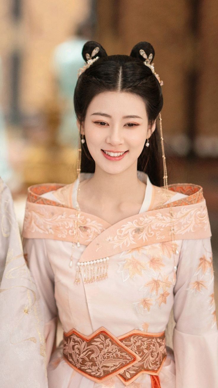 The Enchantment of Green Ribbons in Hanfu Headdresses The Enchantment of Green Ribbons in Hanfu Headdresses