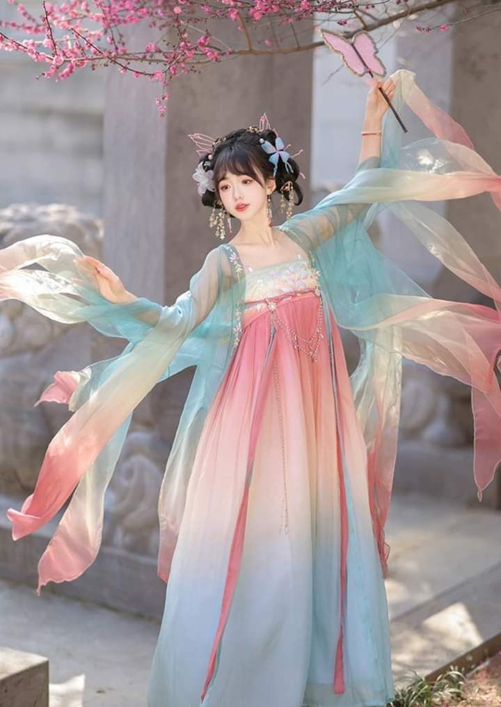 Reclaim the Essence:Original Hanfu Fashion in the Hands of拾芳 Reclaim the Essence:Original Hanfu Fashion in the Hands of拾芳