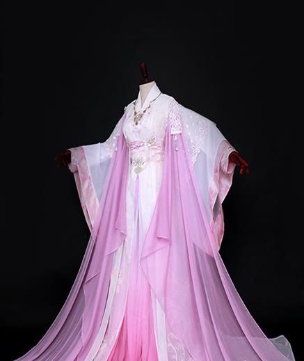 The Enchantment of Liu Shishis Hanfu Style in A Single Thought of the Mountain The Enchantment of Liu Shishis Hanfu Style in A Single Thought of the Mountain