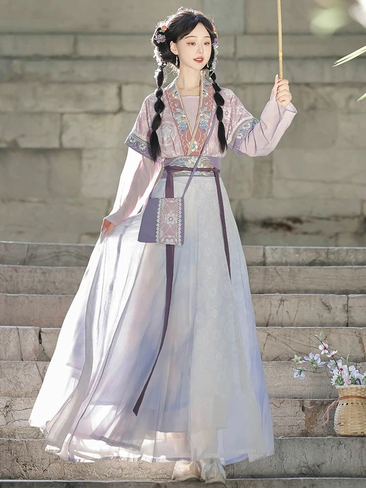 Embracing Modernity in Traditional Qipao:The Evolution of Neo-Chinese Styling in Pink Embracing Modernity in Traditional Qipao:The Evolution of Neo-Chinese Styling in Pink