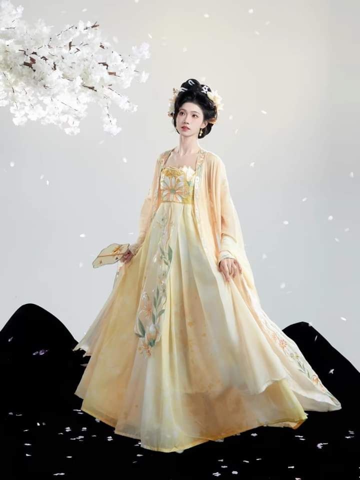 Reinventing the Classic Cheongsam:The Modernized Blouse Reinventing the Classic Cheongsam:The Modernized Blouse