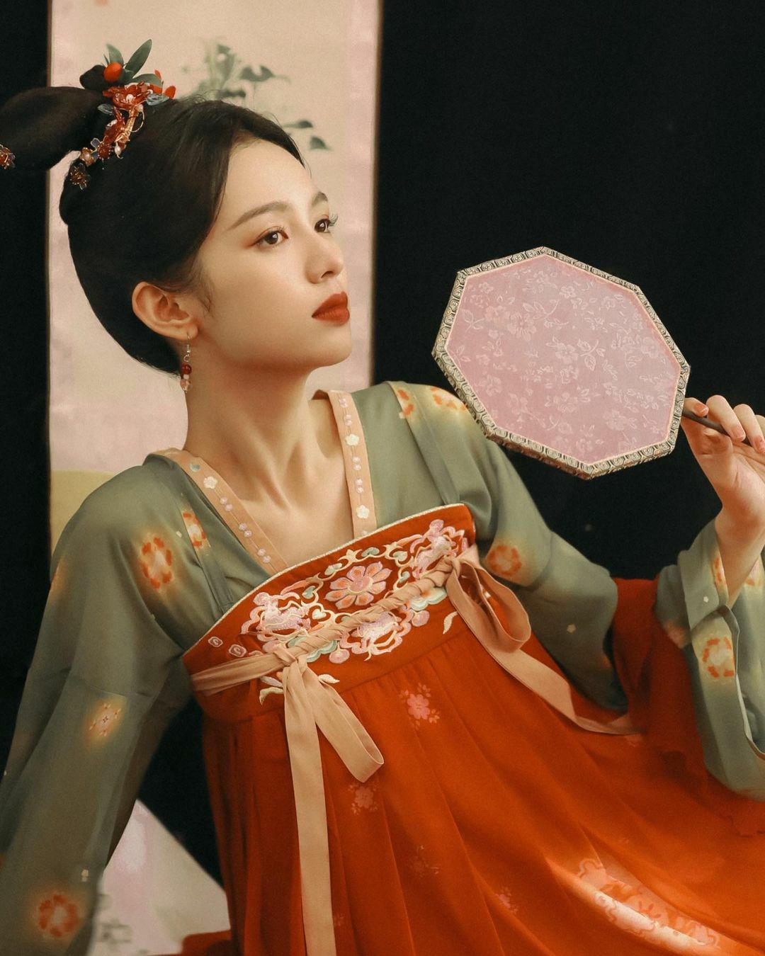 One-Year-Old Baby in a Cheongsam:A Cultural Celebration One-Year-Old Baby in a Cheongsam:A Cultural Celebration