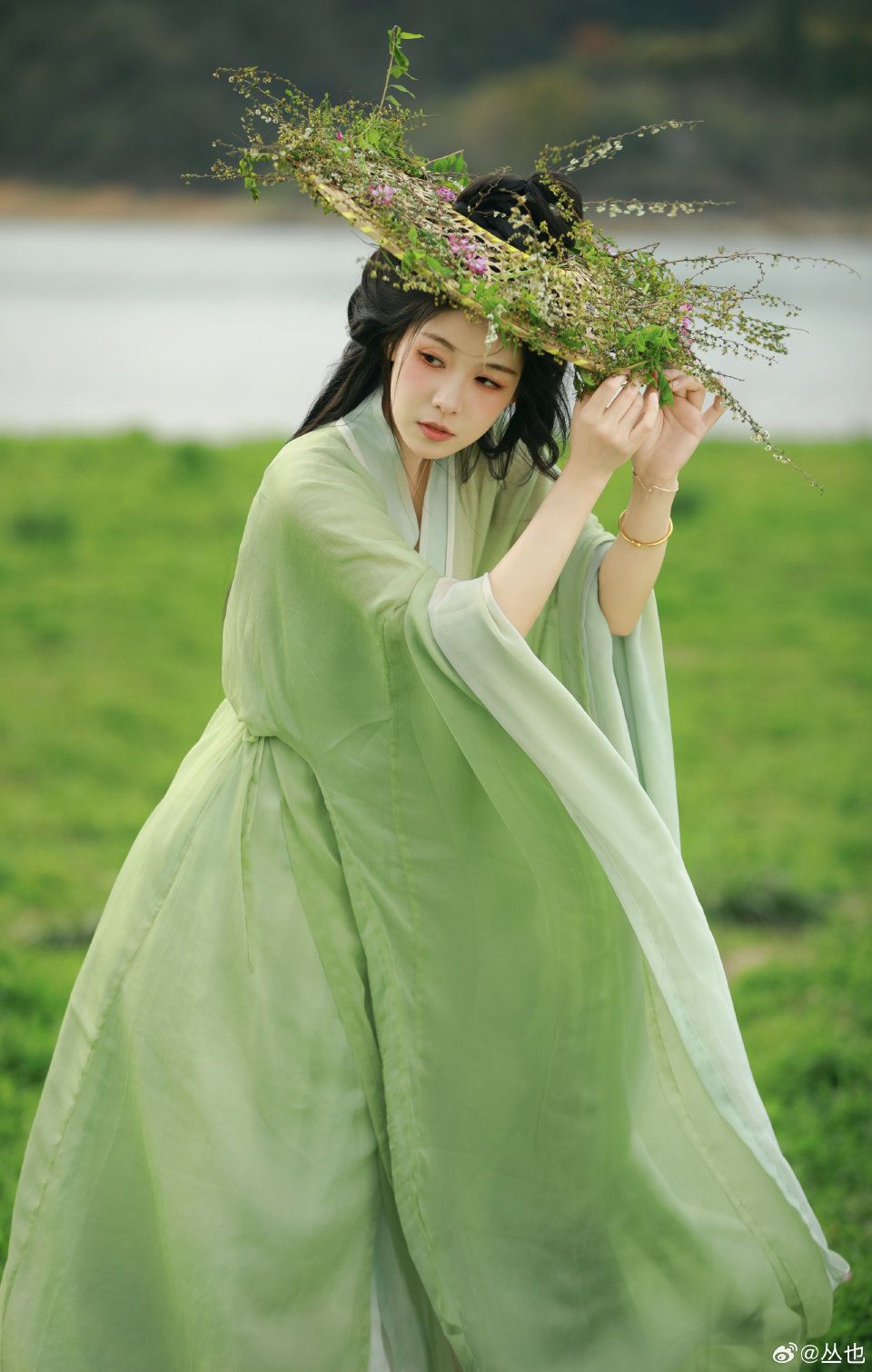 Spring and Autumn Girls Hanfu Costumes:The Charm of Traditional Elegance Spring and Autumn Girls Hanfu Costumes:The Charm of Traditional Elegance