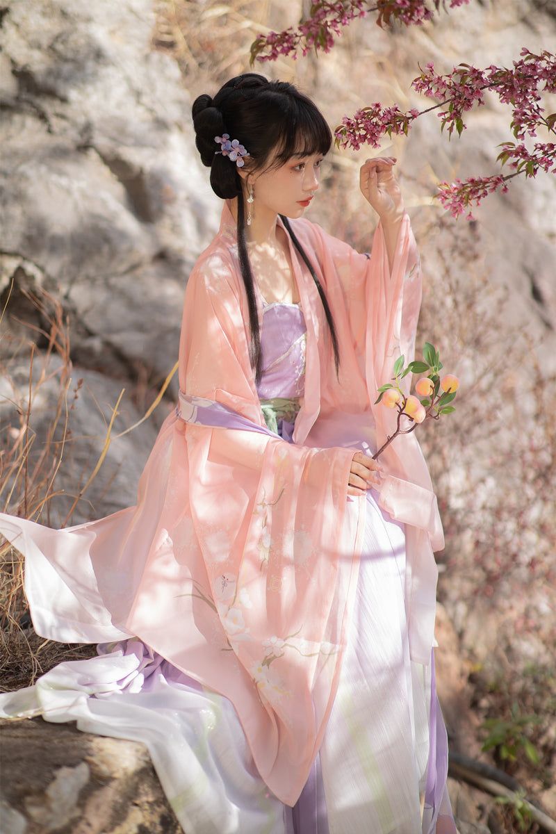 The Journey of a Girls Passion for Hanfu in Her Eleventh Year:A Tale of a Hanfu Community The Journey of a Girls Passion for Hanfu in Her Eleventh Year:A Tale of a Hanfu Community