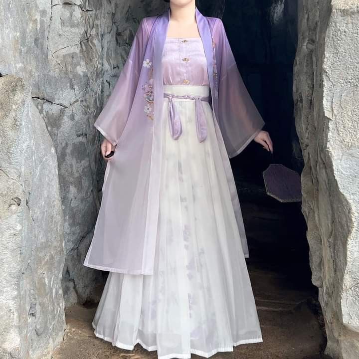 Winter Fashion:The Revival of Ming-Style Hanfu Horseback Skirt Winter Fashion:The Revival of Ming-Style Hanfu Horseback Skirt
