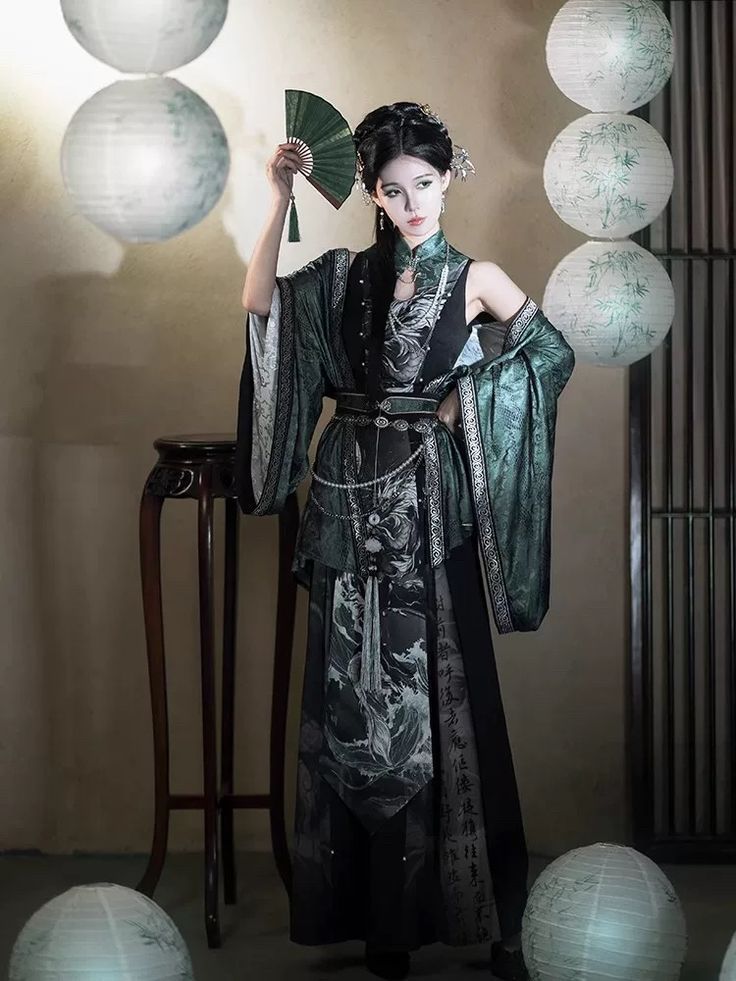 Embracing the Trend:Mini-Sized Qipao and the Rise of National Fashion in China Embracing the Trend:Mini-Sized Qipao and the Rise of National Fashion in China