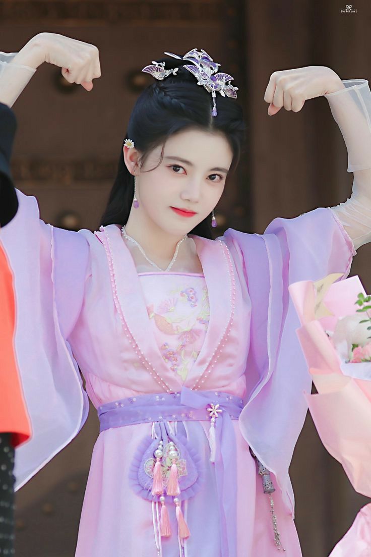 The Splendor of Tangchun:The Mamen Qun Skirt in March The Splendor of Tangchun:The Mamen Qun Skirt in March