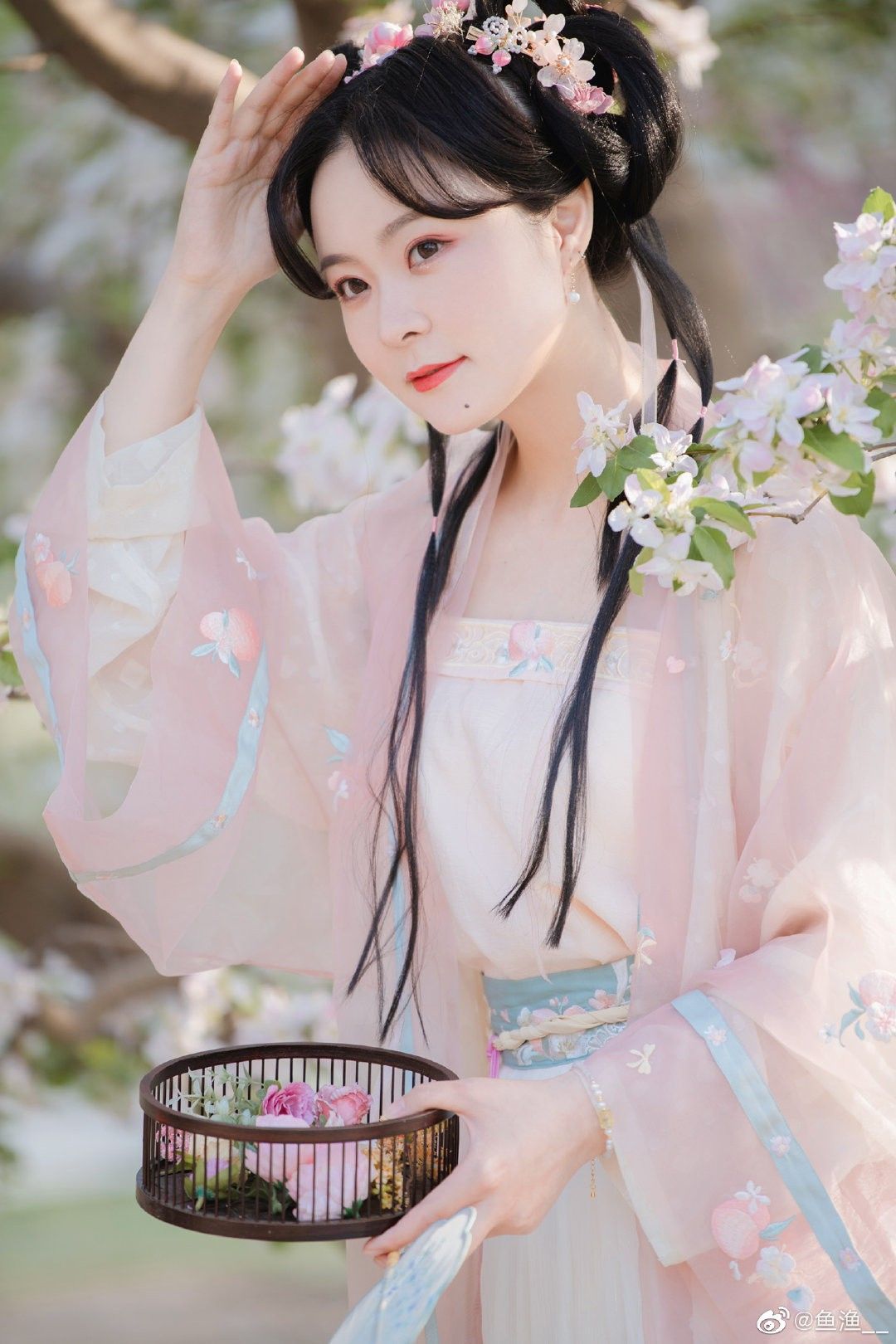 Tang-Style Hanfu Childrens Wear for Girls:A Blend of Tradition and Modernity Tang-Style Hanfu Childrens Wear for Girls:A Blend of Tradition and Modernity