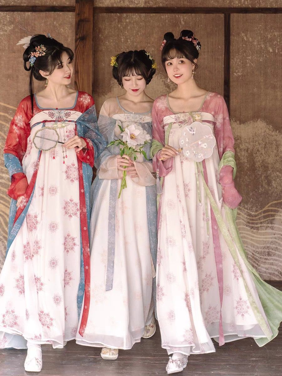 The Splendor of Song Tapestry Cheongsam:A Cultural Journey Through Traditional Chinese Elegance