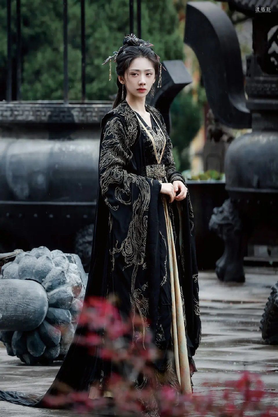 The Enchanting World of Hua Qian Gu:The Demonic Deity and the Splendor of Hanfu The Enchanting World of Hua Qian Gu:The Demonic Deity and the Splendor of Hanfu