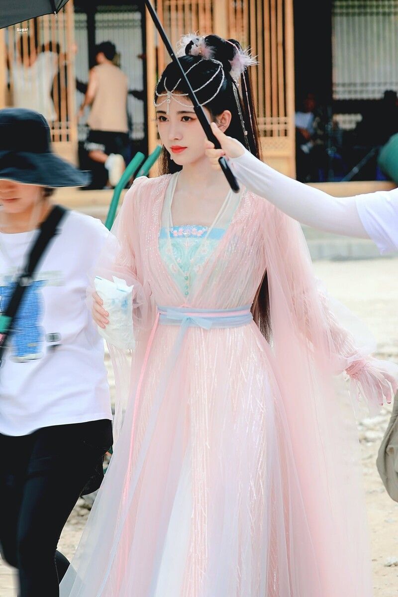 Reimagining Hanfu for Winter:Modernizing Traditional Chinese Fashion