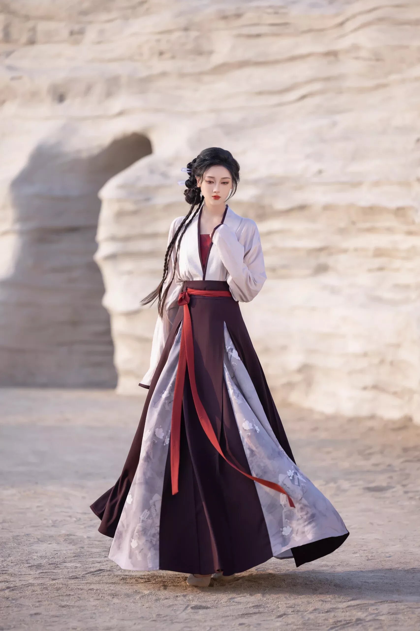 The Magnificent Splendor of Traditional Chinese Hanfu:The Story of Juezi Zi The Magnificent Splendor of Traditional Chinese Hanfu:The Story of Juezi Zi