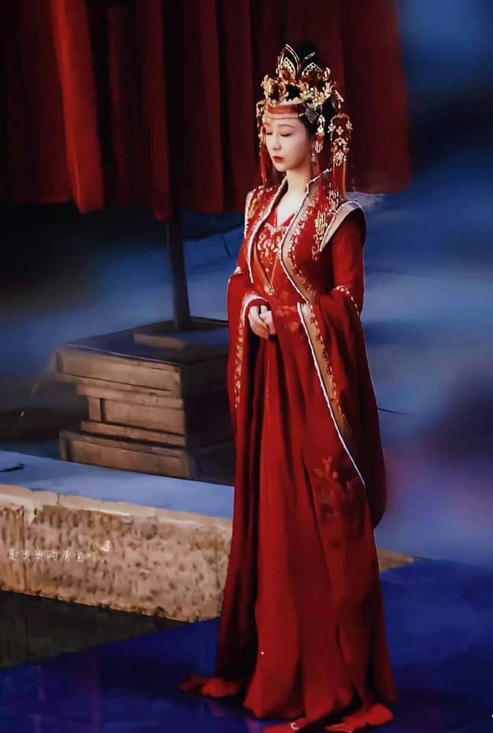 The Origin and Evolution of Traditional Chinese Clothing:The State Sleeve and the Qiyi Green Robe The Origin and Evolution of Traditional Chinese Clothing:The State Sleeve and the Qiyi Green Robe