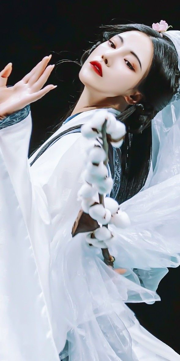 Embracing Traditional Elegance:The New Wave of Qipao Skirts in 2025 Embracing Traditional Elegance:The New Wave of Qipao Skirts in 2025