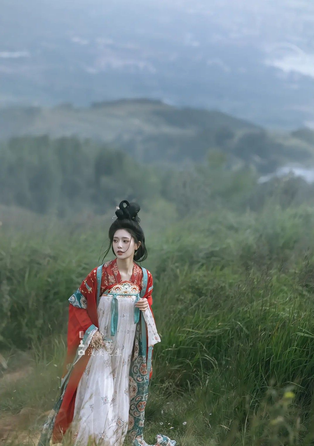 The Splendor of Hanfu:The Red Battle Robe of the Warring States Period The Splendor of Hanfu:The Red Battle Robe of the Warring States Period