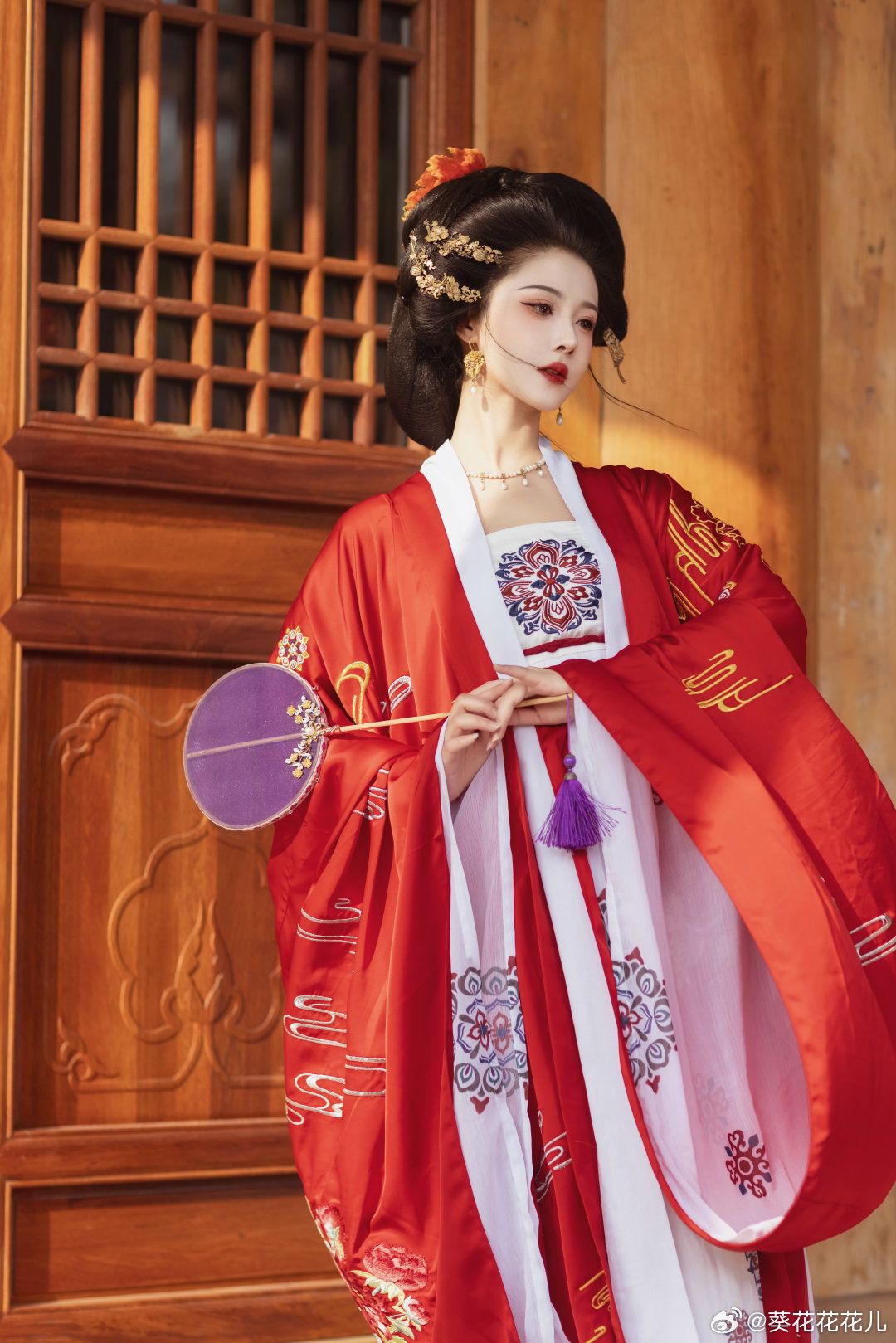 The Rise of Jin-Style Hanfu Costumes:Womens Fashion in the Jin-Wei Period The Rise of Jin-Style Hanfu Costumes:Womens Fashion in the Jin-Wei Period