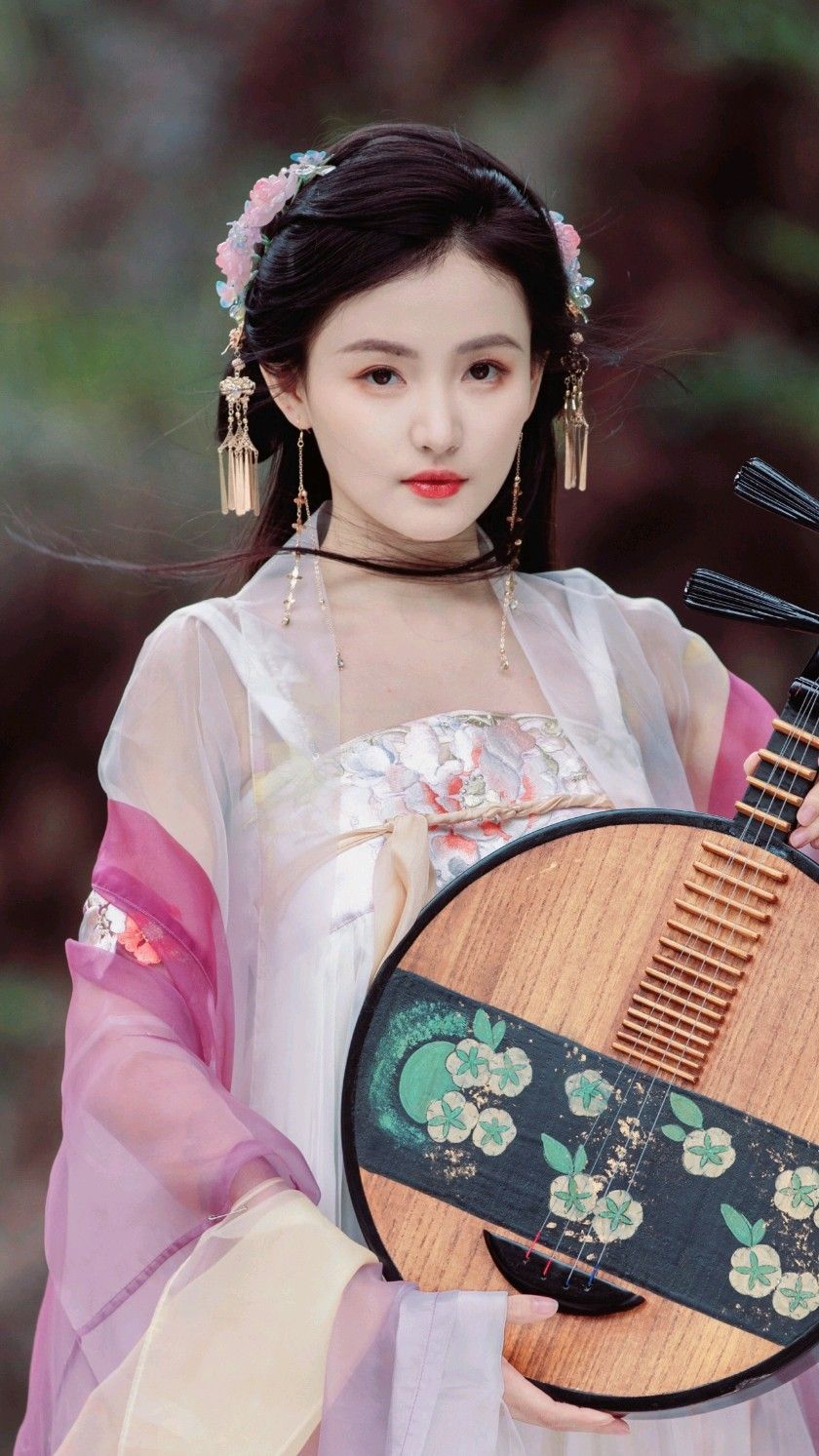 Ancient Chinese Womens Costume:The Enchantment of Traditional Hanfu Fashion Ancient Chinese Womens Costume:The Enchantment of Traditional Hanfu Fashion