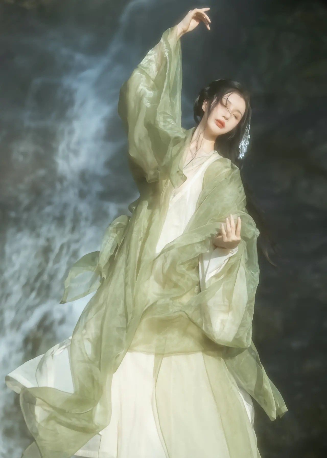 Modernizing the Child Cheongsam:Embracing Traditional Elegance for Teen Girls Modernizing the Child Cheongsam:Embracing Traditional Elegance for Teen Girls