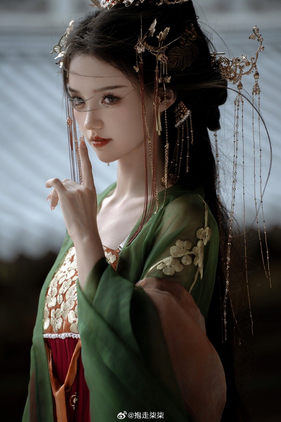Loose-fitting Cheongsam Skirts and Their Allure
