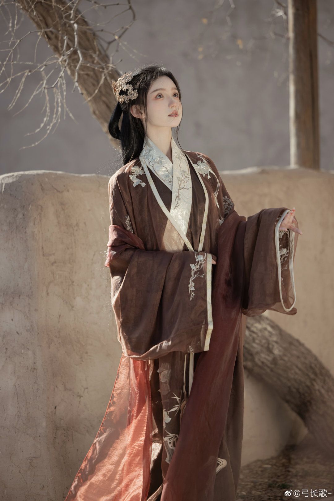 Ancient Hanfu Fashion:The Enchanting Style of Female Students in Traditional Chinese Attire Ancient Hanfu Fashion:The Enchanting Style of Female Students in Traditional Chinese Attire