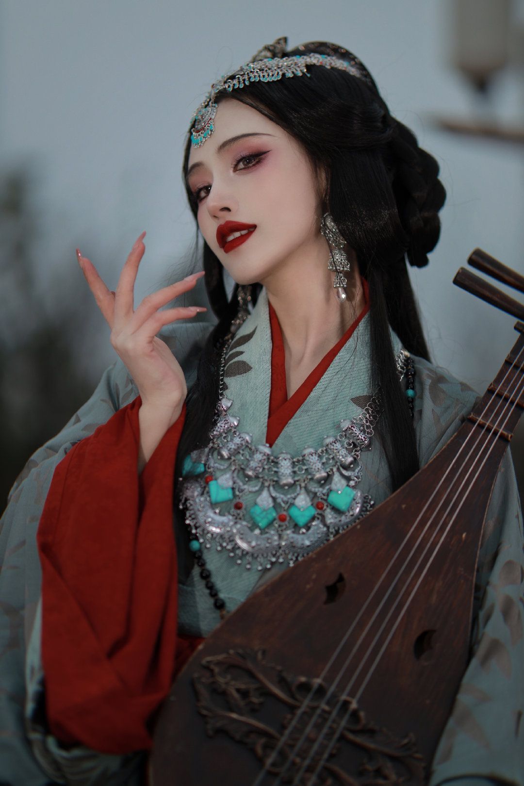 Ancient Red Hanfu Elegance:A Students Journey into Traditional Chinese Costume Ancient Red Hanfu Elegance:A Students Journey into Traditional Chinese Costume