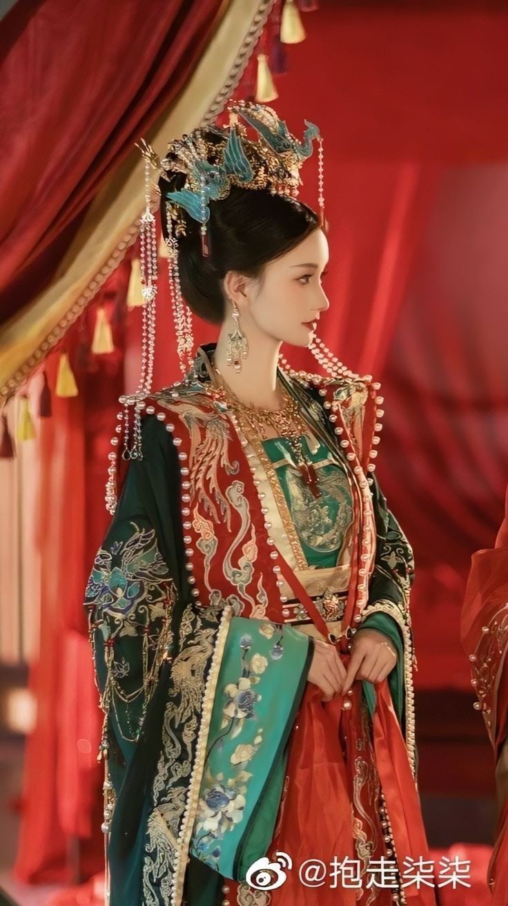 The Splendid Journey of Northeast Chinas Big Flower Hanfu Women The Splendid Journey of Northeast Chinas Big Flower Hanfu Women